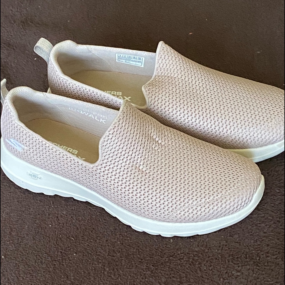 Ladies Skechers Slip-Ons